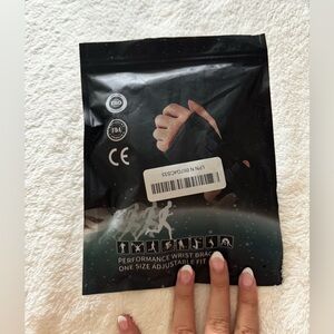 Black Performance Wrist Brace NWT. (T13)